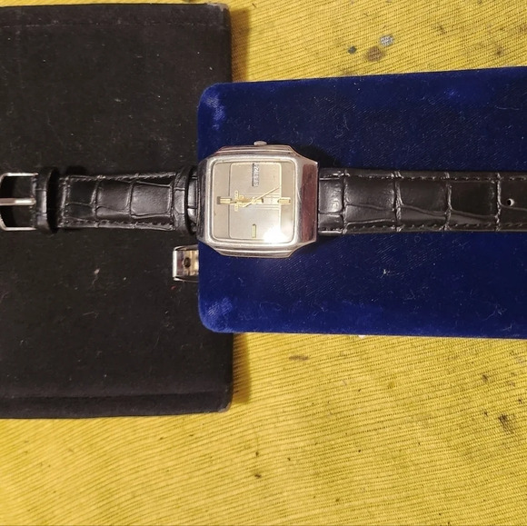 Rare vintage Seiko 5 6309-569A Tank Watch with Arabic Days and English Days - Picture 3 of 10